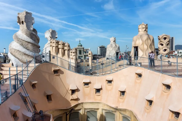 La Pedrera: Casa Milà Guided Tour with a Local